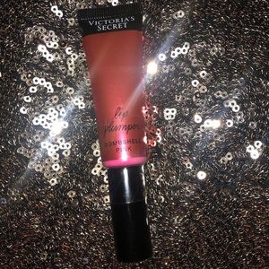 Victoria’s Secret lip plumper bombshell pink